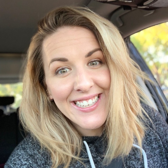 Meet your Posher, Apryl - Picture 1 of 1